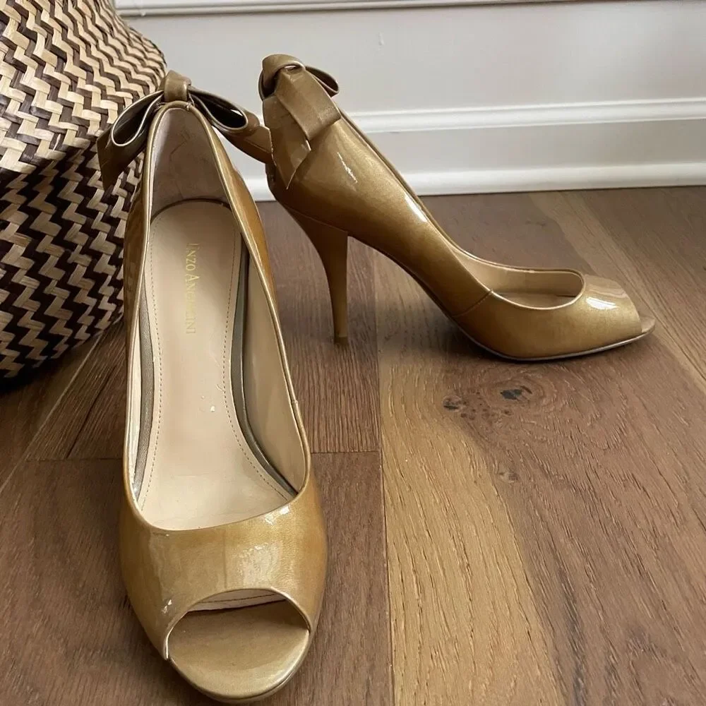 Enzo Angiolini Eamistle Natural Nude Champagne Patent Leather Peep Toe Heels Bow